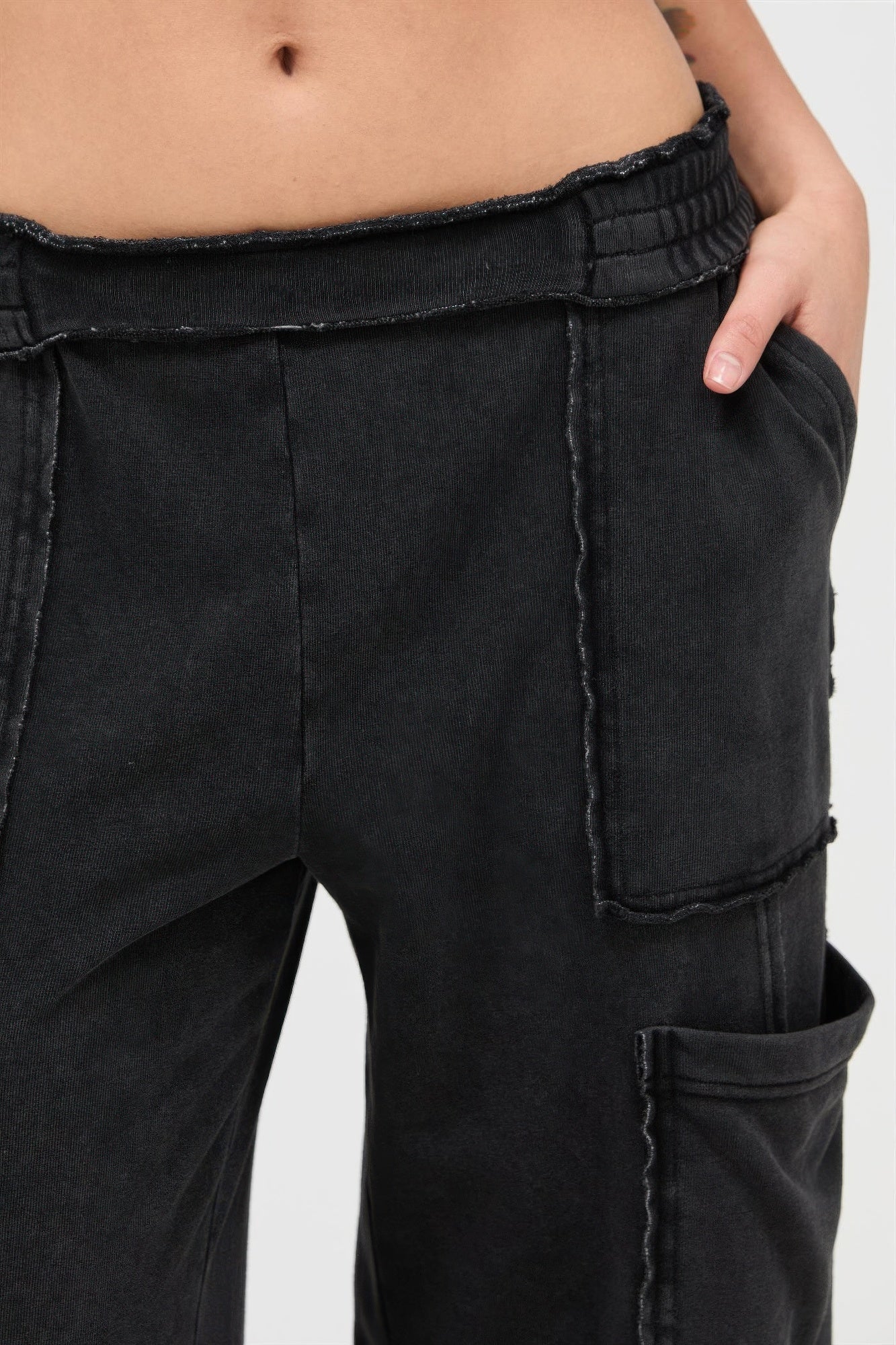 Raw Edge Everyday Cotton Wide Leg Cargo Baggy Pants in Black 6