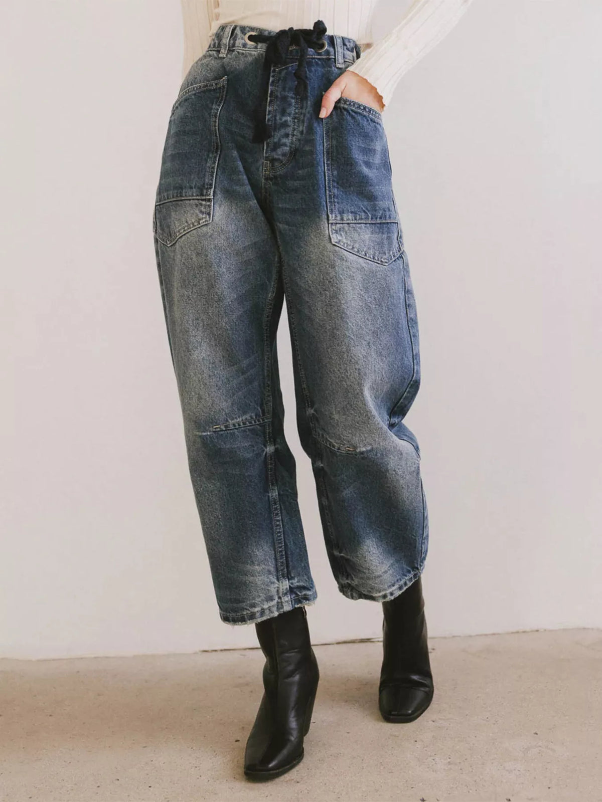 Faded_grey_ankle_crop_barrel_jean_10