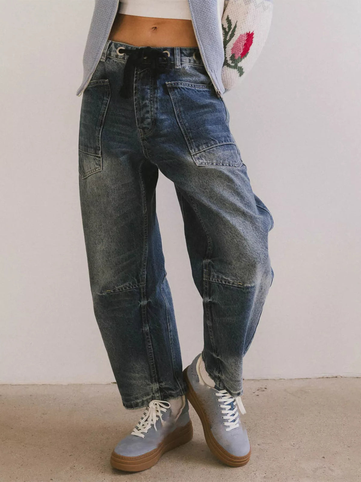 Faded_grey_ankle_crop_barrel_jean_11