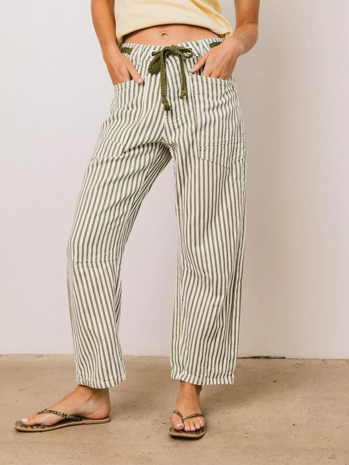 Faded_grey_ankle_crop_barrel_jean_8
