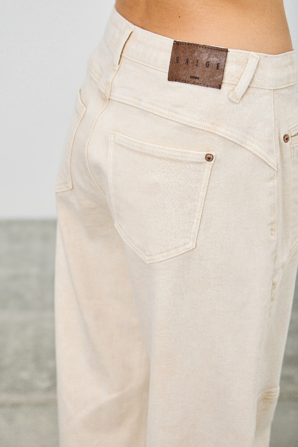 High rise zipper pocket barrel jeans cream color 8