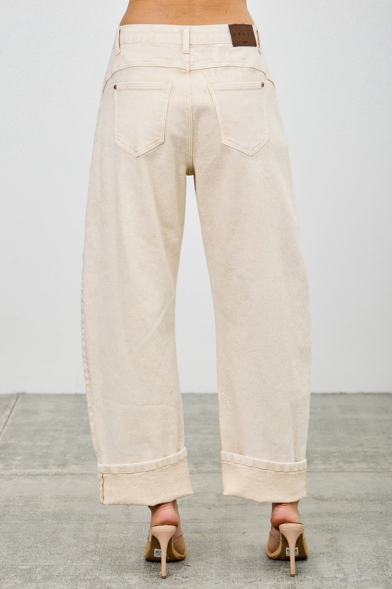 High rise zipper pocket barrel jeans cream color 9